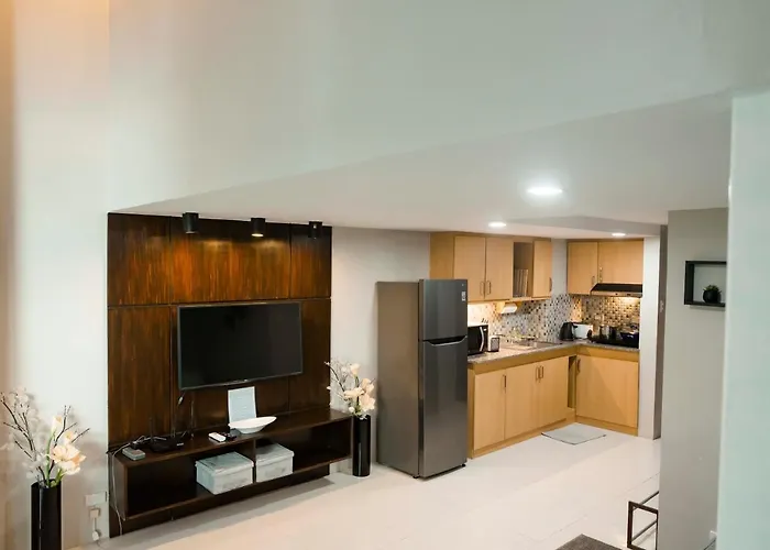 Renovated - Center - Pool Access - 2 A/cs Appartement *