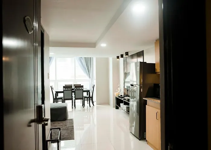 Renovated - Center - Pool Access - 2 A/cs Appartement