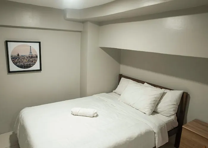 Renovated - Center - Pool Access - 2 A/cs *