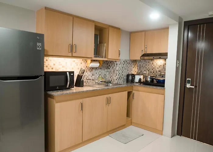 Renovated - Center - Pool Access - 2 A/cs * Cebu