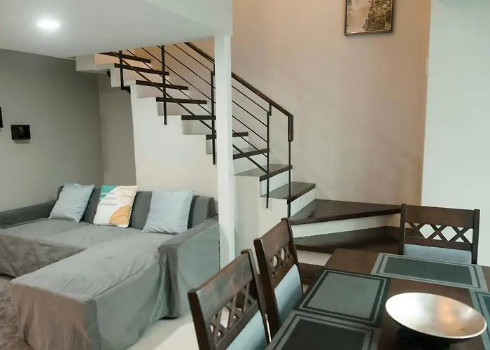 Renovated - Center - Pool Access - 2 A/cs Appartement