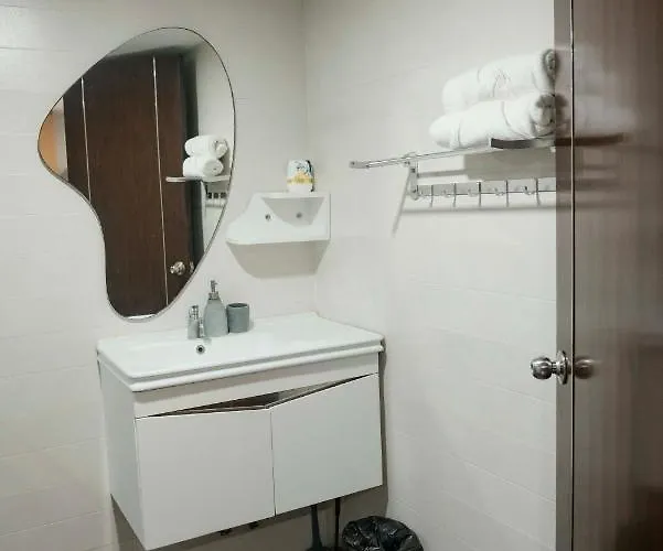 Appartement Renovated - Center - Pool Access - 2 A/cs Cebu